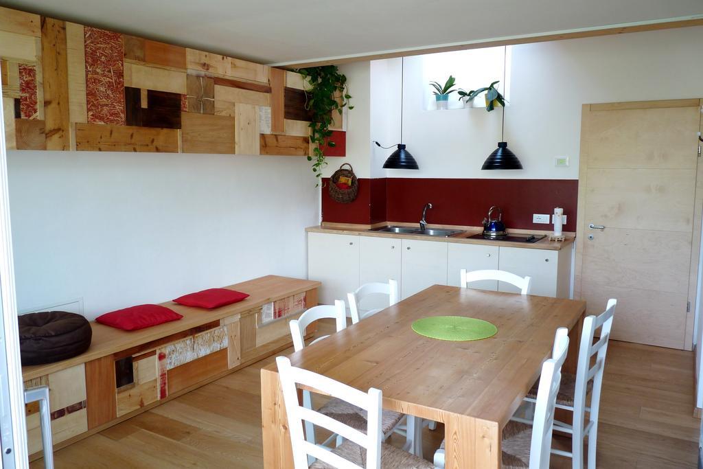 B&B Casa Sul Lago - Appartamenti Calceranica al Lago Rom bilde